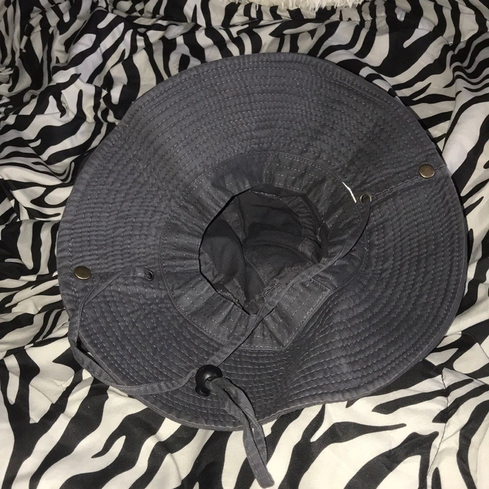 Grey bucket hat - Picture 2 of 2